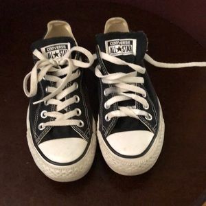 Black low top converse sneakers